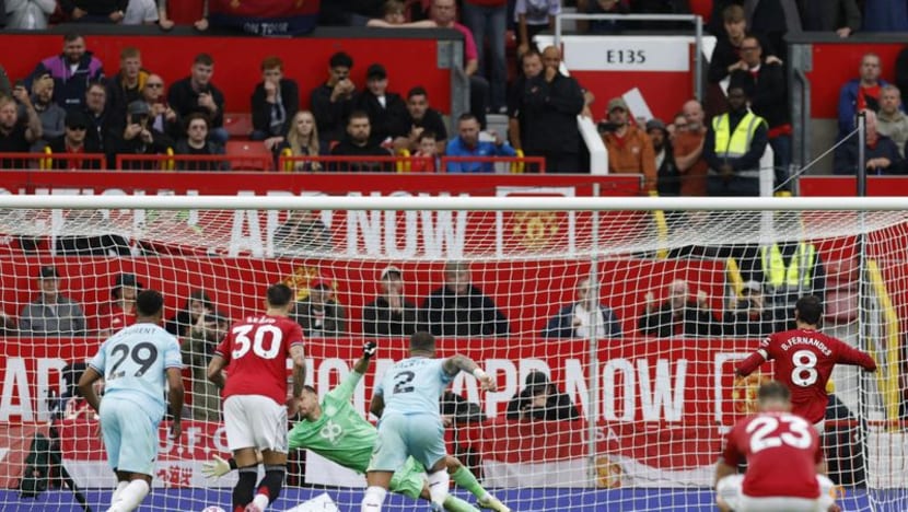 Stoppage-time Fernandes penalty earns Man United nervous win over Burnley