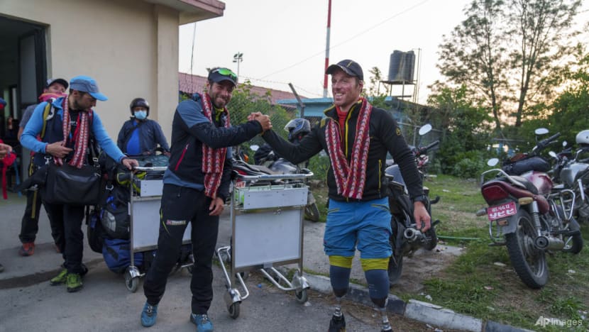 Hundreds of Everest climbers begin to return from summit Hundreds of Everest climbers begin to return from summit