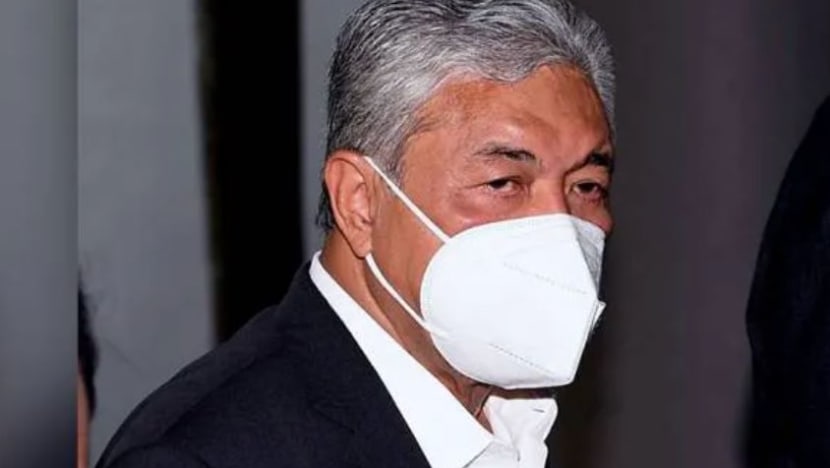 Tak logik Ahmad Zahid terima sumbangan politik setiap bulan selama 4 tahun, kata pendakwa Tak logik Ahmad Zahid terima sumbangan politik setiap bulan selama 4 tahun, kata pendakwa
