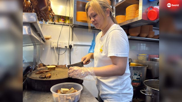 塑料原料价格飙升推高打包盒袋成本 餐饮业者为保生意不敢起价