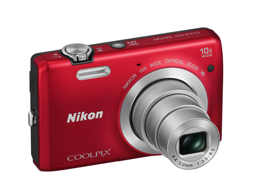 Nikon announces new DSLR with retractable kit lens