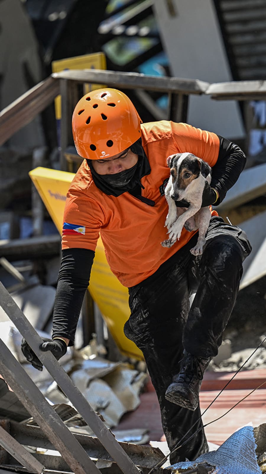 Rescuers race to reach trapped victims after powerful quake in southern Philippines