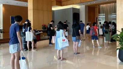 “We Found Noodles & Curry In Kettles” - Hotel Explains Why Trashed Rooms Delay Staycay Check-In