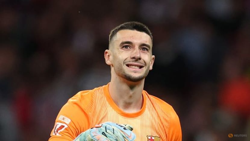 Barcelona beat 10-man Atletico to take major step towards title