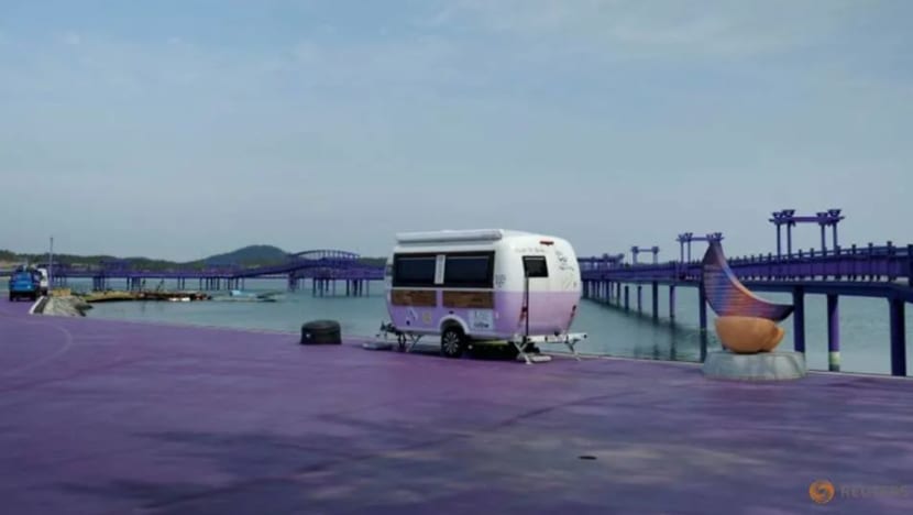 Pulau di Korea Selatan jadi serba ungu untuk tarik pelancong