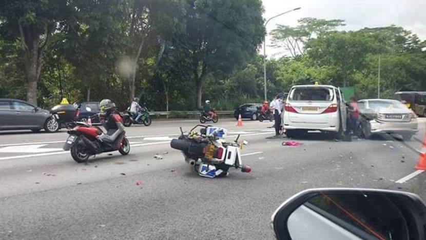 8 orang termasuk pegawai polis trafik, paramedik cedera dalam kemalangan berangkai di PIE