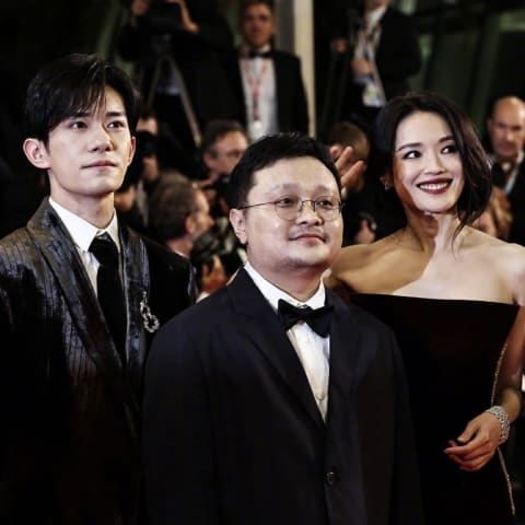 突破性时刻!《狂野时代》荣获坎城影展主竞赛奖,舒淇加盟演出!易烊千玺、赵又廷感动落泪