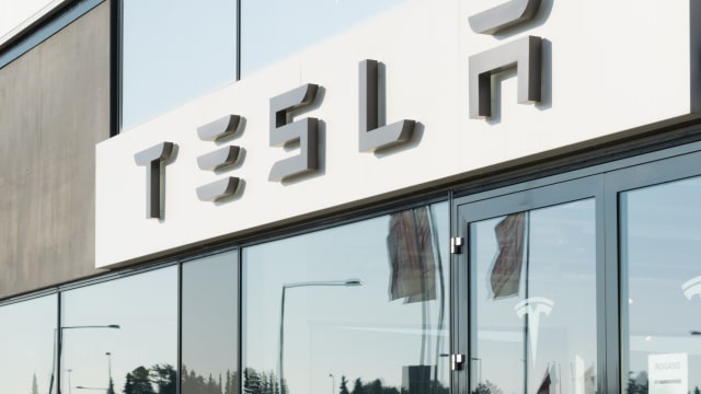 特斯拉召回逾36万辆电动车 以更新全自动驾驶测试版软件
