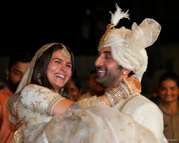Bollywood stars Ranbir Kapoor, Alia Bhatt marry in Mumbai in private ceremony