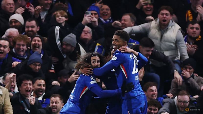 Chelsea turn on the style to crush 10-man Barca 3-0