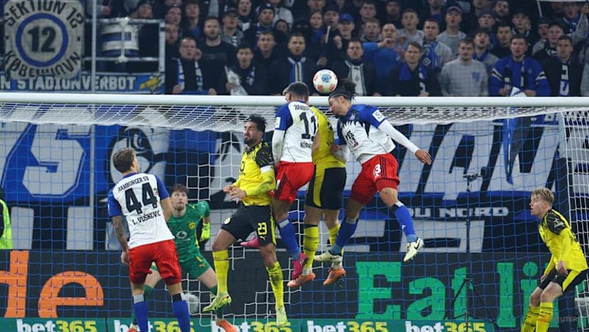 Dortmund concede late equaliser in 1-1 draw at Hamburg