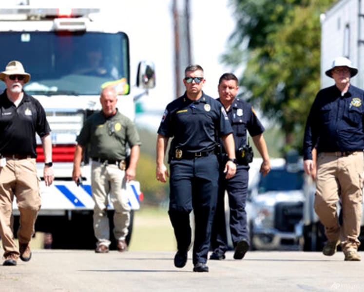 Military training jet crashes in Texas, injuring both pilots