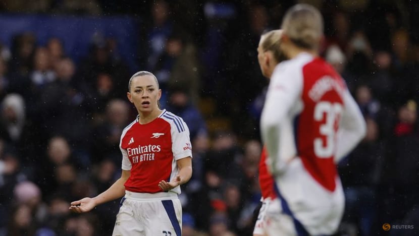 Reiten penalty gives Chelsea 1-0 win as Arsenal's McCabe sees red Reiten penalty gives Chelsea 1-0 win as Arsenal's McCabe sees red
