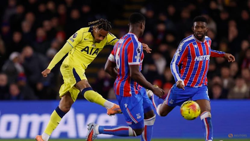 Gray's first senior goal earns Spurs gritty 1-0 win at Palace