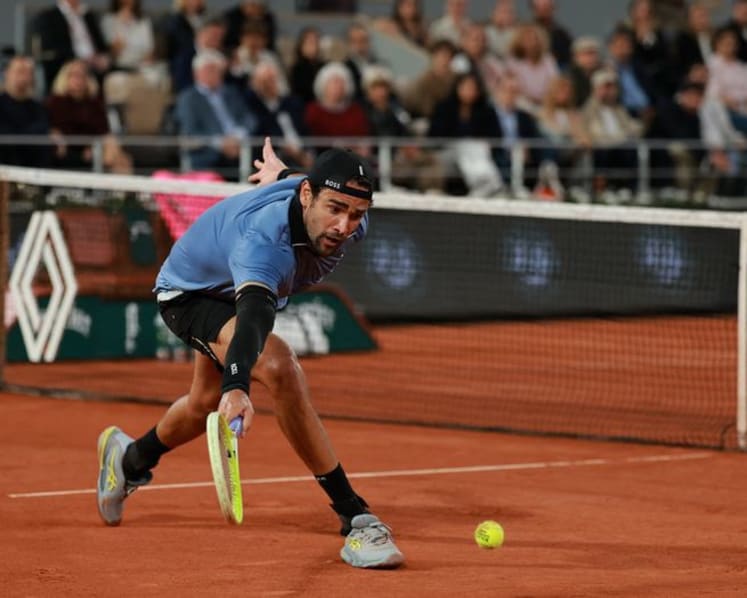 Arnaldi through to semi-finals as fellow Italian Berrettini retires injured