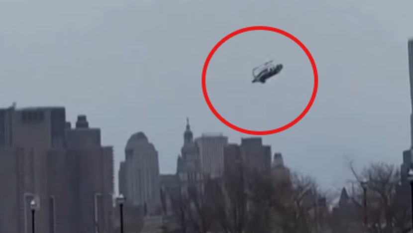 Terekam kamera: Helikopter wisata jatuh di New York, enam orang tewas