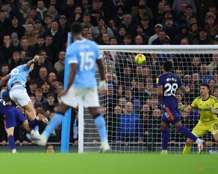 Man City crank up pressure on Arsenal, Villa and Chelsea drop points