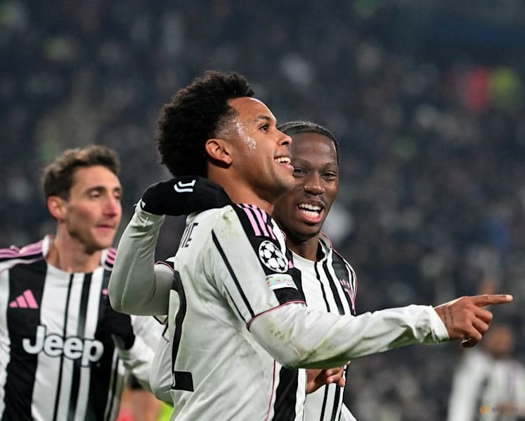 Juventus clinch playoff place with 2-0 win over Benfica