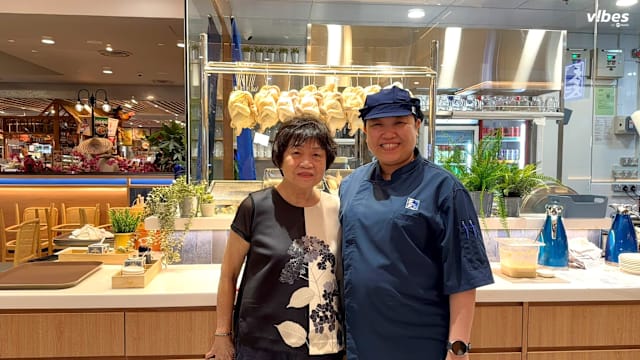 不让旅客扑空，天天海南鸡饭星耀樟宜开旗舰店！老顾客敲碗的水晶凤爪也回来了