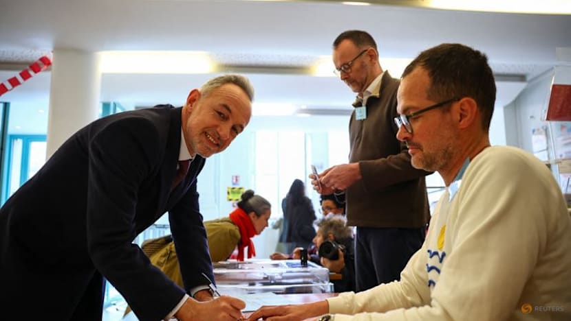  Leftists win mayoral elections in Paris and Marseille