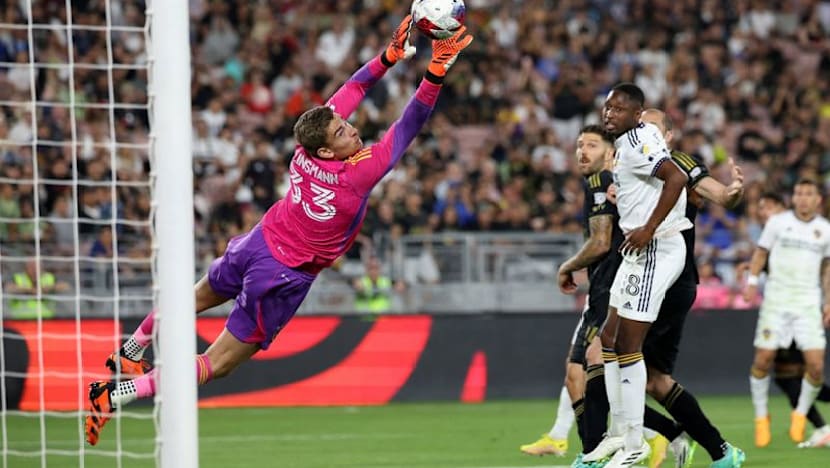 US goalkeeper Klinsmann sidelined with spine injury