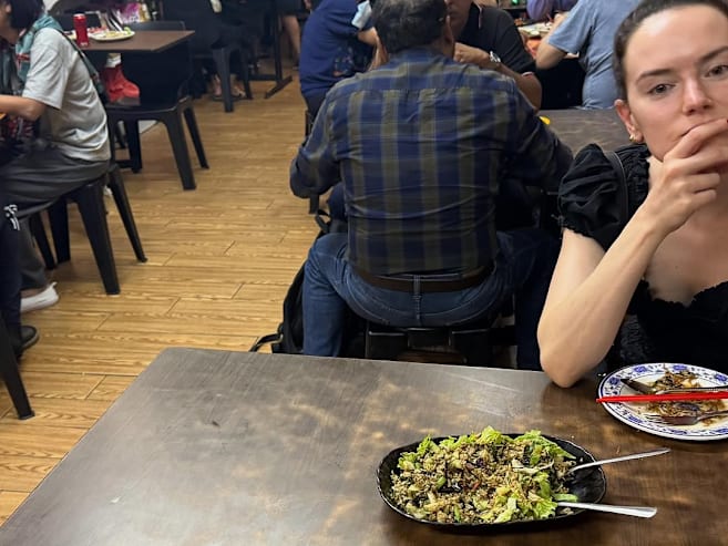 Star Wars star Daisy Ridley reveals she was in Singapore recently, ate cai fan in Chinatown