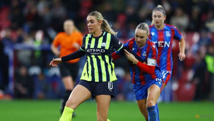 Manchester City stay top of WSL with easy win over Crystal Palace