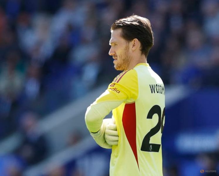 Woodman in contention as Slot faces Liverpool goalkeeper shortage