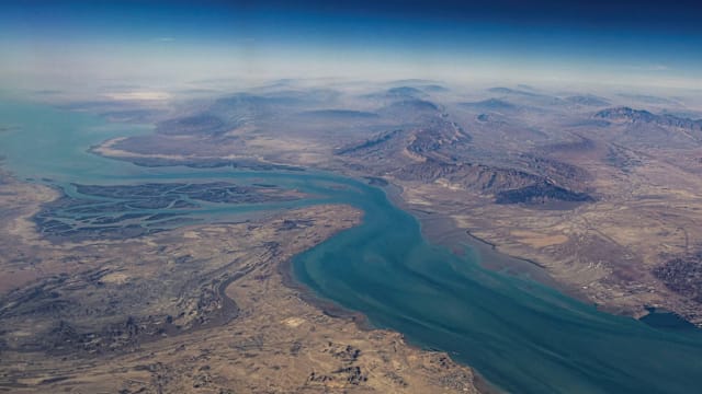 外媒：被美军扣押伊朗货船 疑载军民两用物品