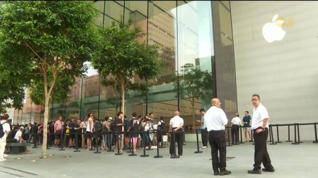 iPhone 16今早发售 数百人天没亮就排队
