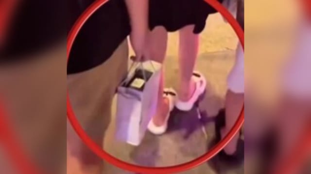 马国男大学生被指偷拍女生裙底 手机里有近500GB偷拍影片