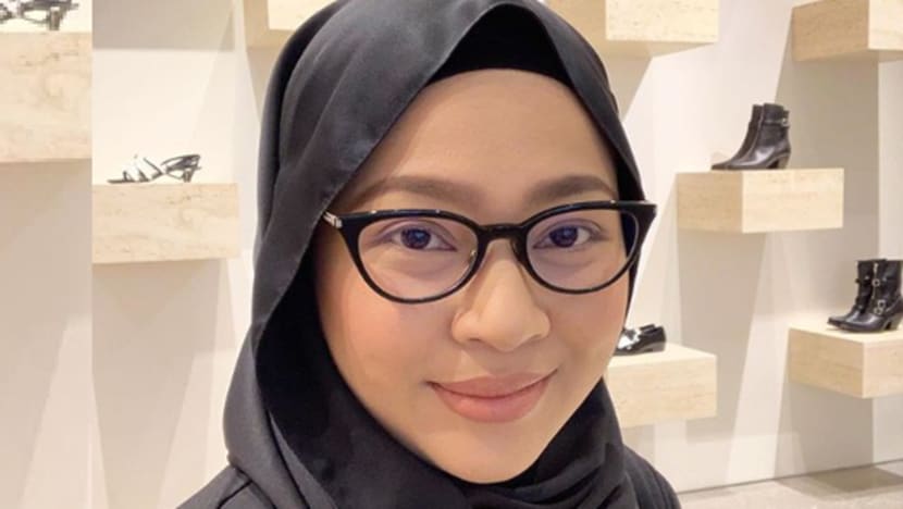 Penyanyi Sarah Aqilah didakwa dengan 7 tuduhan elak bayar GST bernilai sekitar $14,000