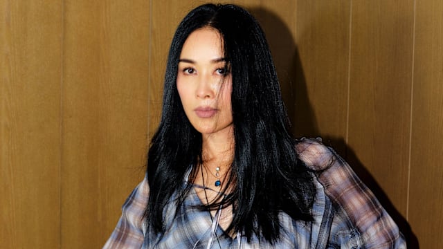 那英惊爆婚变！富豪夫酒吧与嫩妹贴身交缠