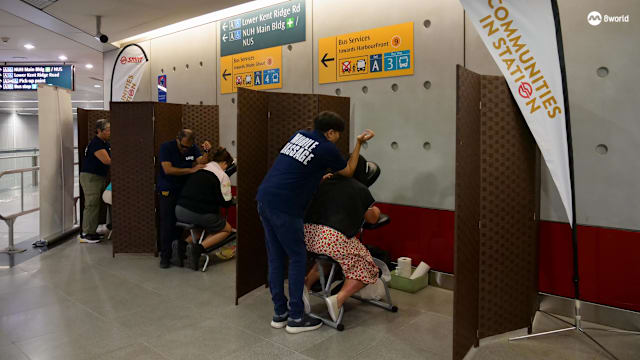 SMRT庆祝38周年 在地铁站推出免费按摩服务