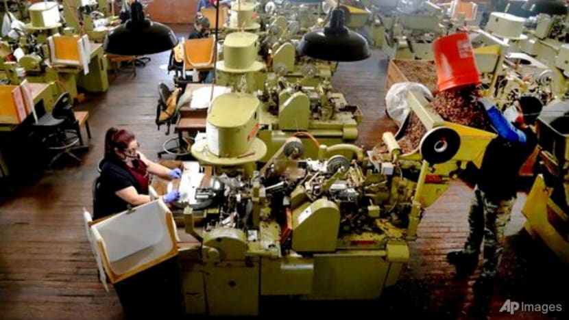 US unemployment claims slip to still-high 787,000 US unemployment claims slip to still-high 787,000
