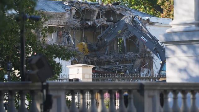 美国白宫拆除东翼部分建筑 为兴建特朗普拟议豪华宴会厅