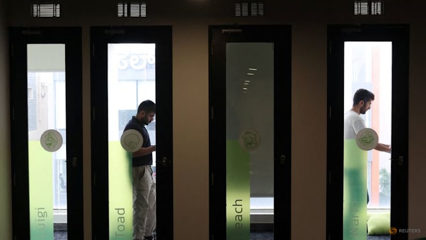 Meet the AI chatbots replacing India's call-center workers