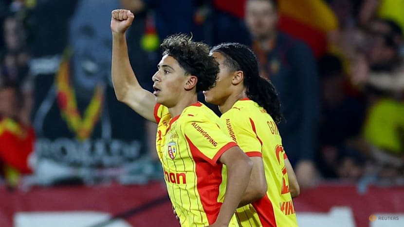 Lens keep title race alive and relegate Nantes thanks to teen debutant Mesloub