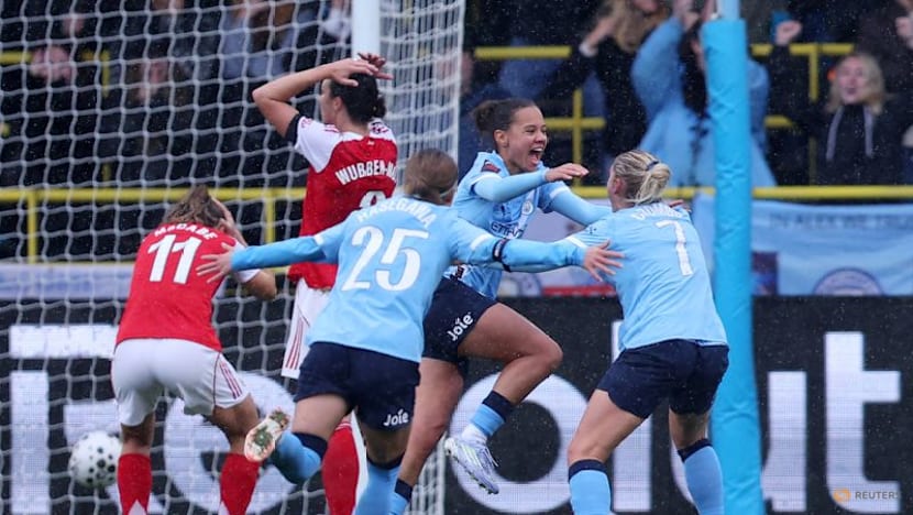 Late Beney strike gives Man City 3-2 WSL win over Arsenal