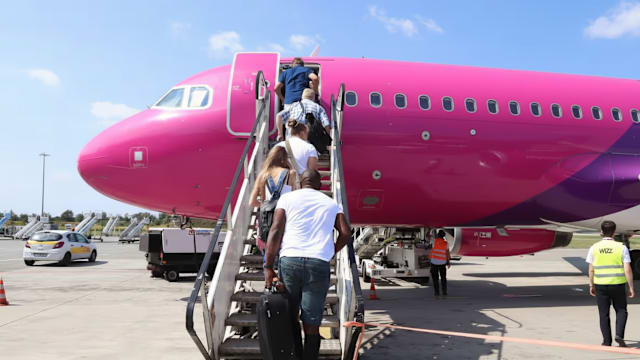 乘客将航班无线网络名称改成“恐怖分子” 惊动战机升空戒备