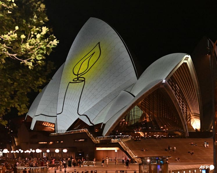 Australia falls silent, lights candles for Bondi Beach shooting victims