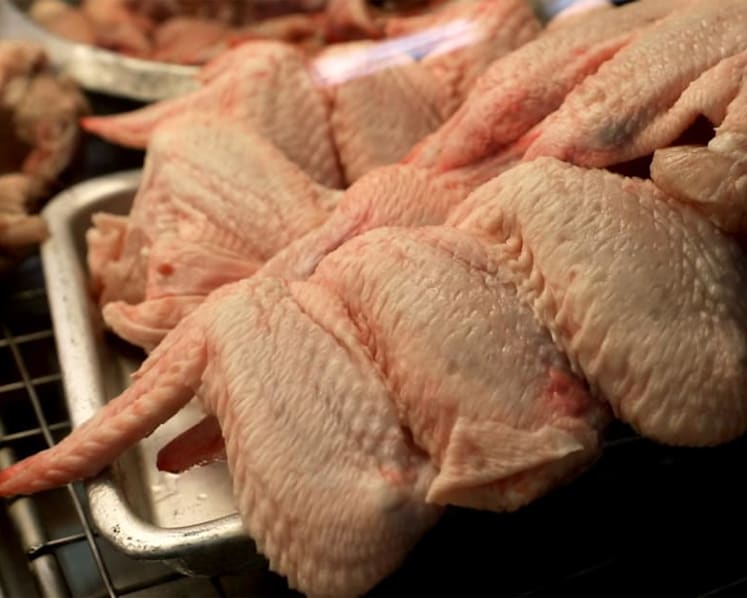 M'sia halting chicken exports: Staff at S'pore suppliers put on leave as some wet market stalls shut for now