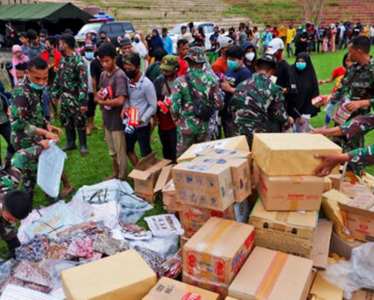 Aid effort intensifies after Indonesia quake that killed 81
