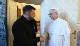 Pope Leo tells Ukraine's Zelenskyy that Vatican could host peace talks