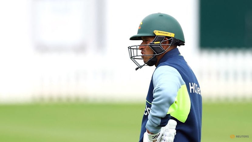 Australia's Khawaja fit for third Ashes test, unfazed by future talk