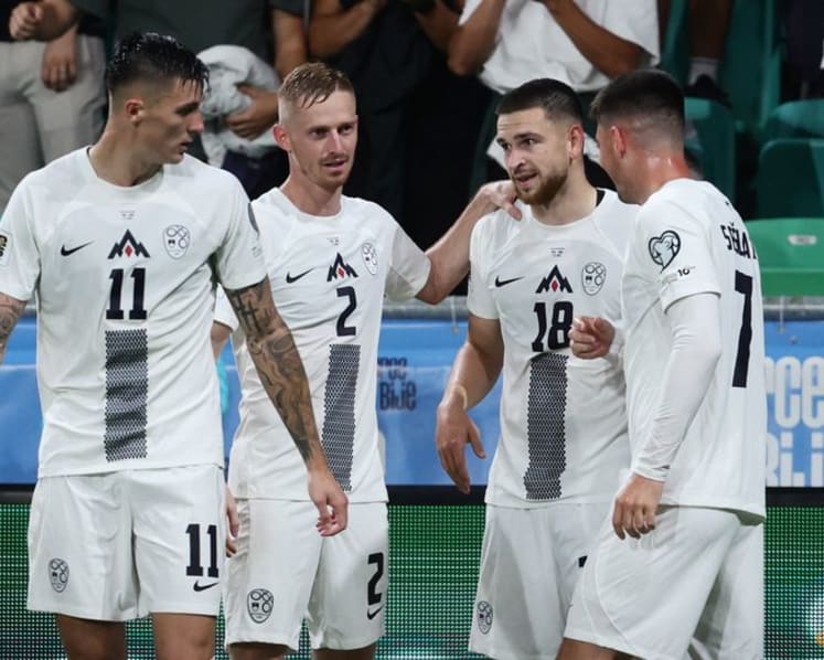 Late Vipotnik strike gives Slovenia draw 2-2 with Sweden