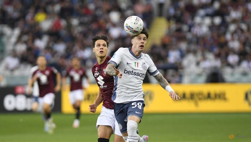 Inter overcome Torino to keep pressure on Napoli