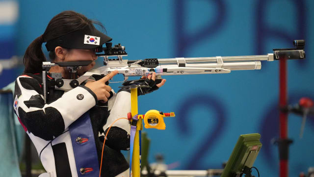 韩国16岁射击小将潘孝珍夺下女子10米气步枪项目金牌