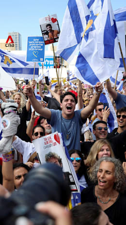 Thousands in Tel Aviv gather as Hamas releases hostages