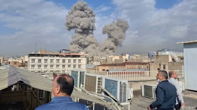 联手空袭细节曝光！追踪哈梅内伊数周 60秒三地齐轰